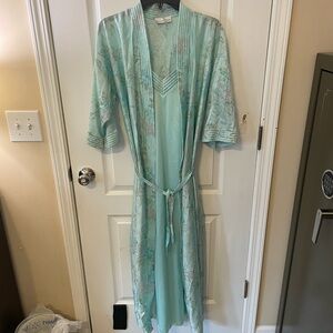 Elegant Mint Women's Robe and nightgown‎